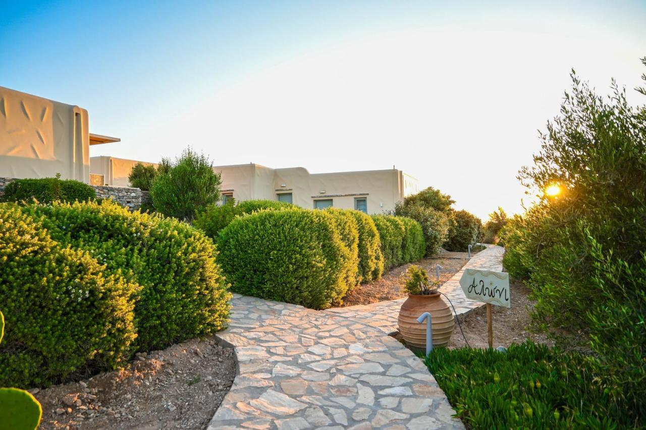 Schinoza Luxury Suites Schoinoussa Exterior foto